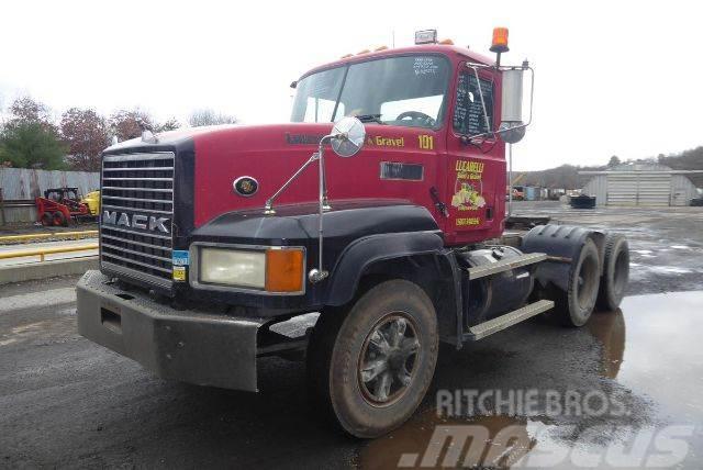 Mack CL713 Chassis met cabine