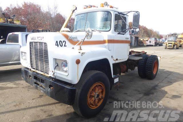 Mack R690T Chassis met cabine