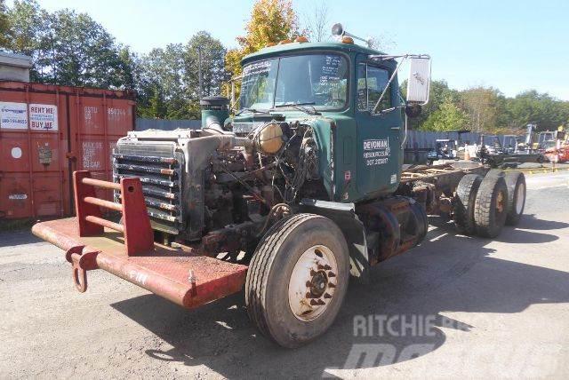 Mack RD688S Chassis met cabine
