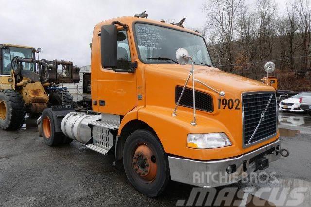 Volvo VNM42T Chassis met cabine