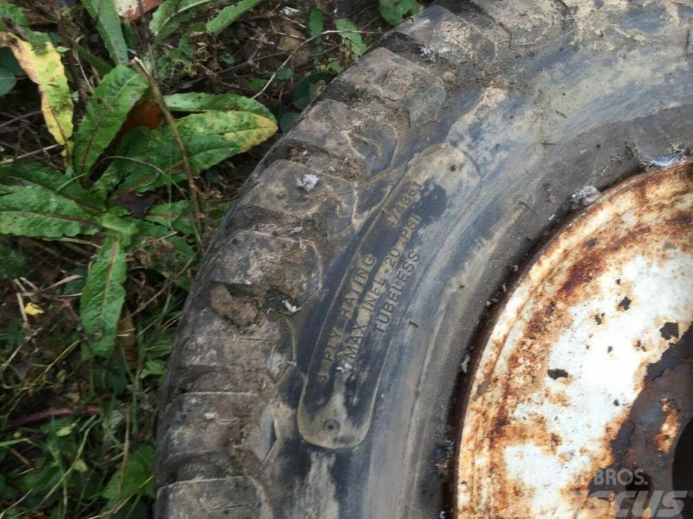  Goldini Tractor Tyre and Wheel £80 Banden, wielen en velgen