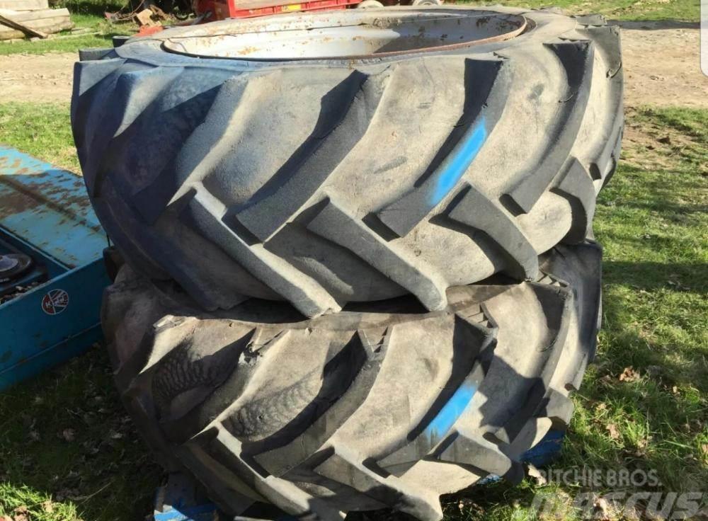  Tractor tyres and wheels 600/55-38 £300 plus vat £ Banden, wielen en velgen