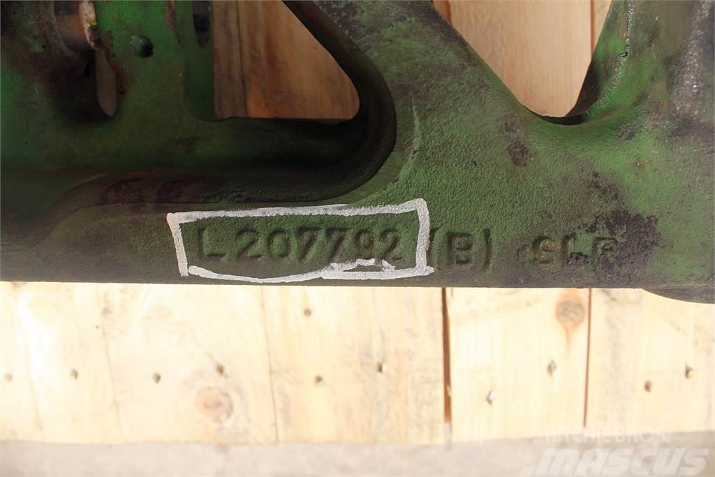 John Deere 6150 R Front axle support Chassis en ophanging
