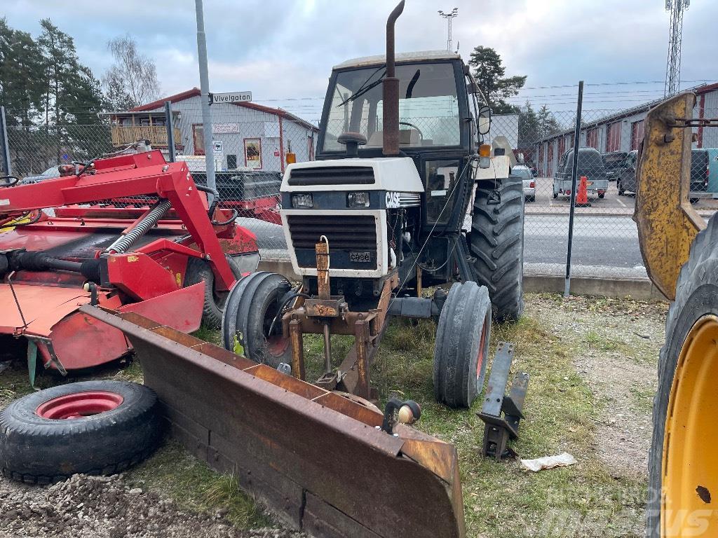CASE 1494 Hydrashift med snöplog Tractoren