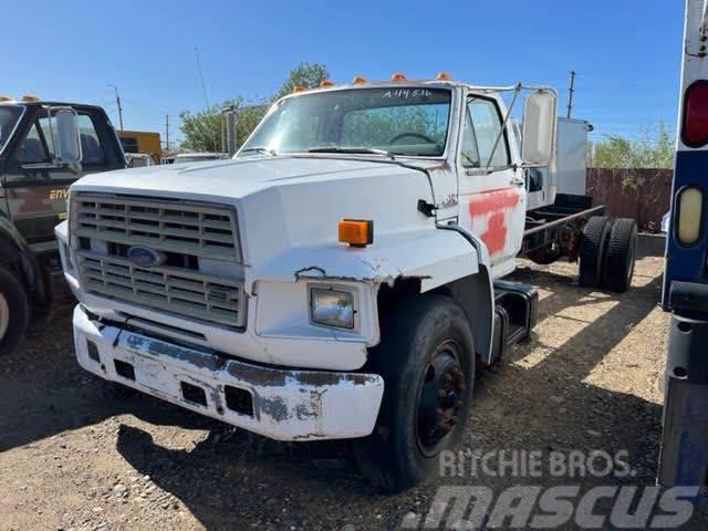 Ford F700 Cab and Chassis Chassis met cabine
