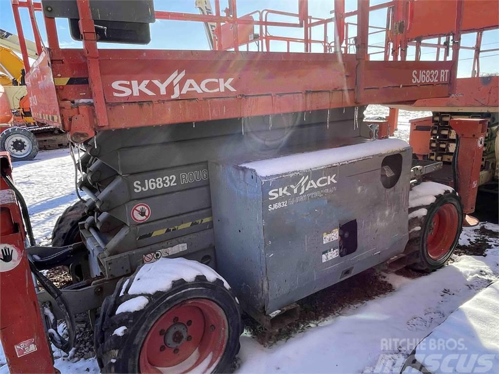 SkyJack SJ6832RT Schaarhoogwerkers