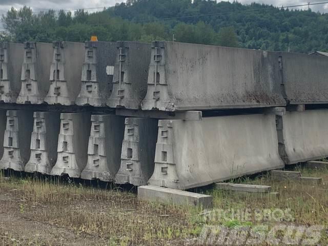  Quantity of (212) Concrete Barriers Overige