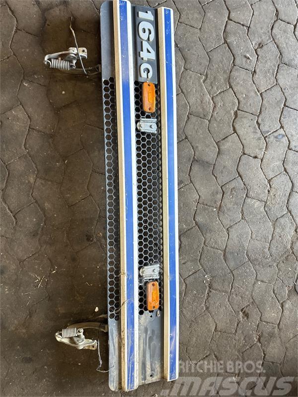 Scania SCANIA GRILL 1366384 Chassis en ophanging