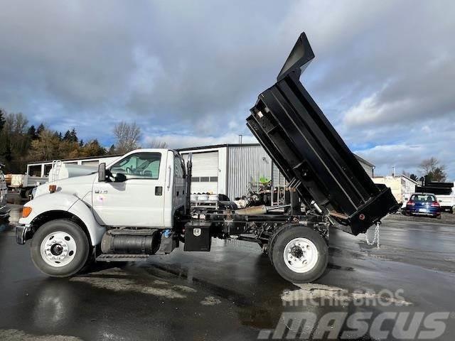 Ford F-650 Chassis met cabine