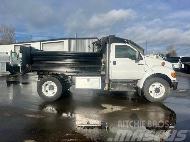 Ford F-650 Chassis met cabine