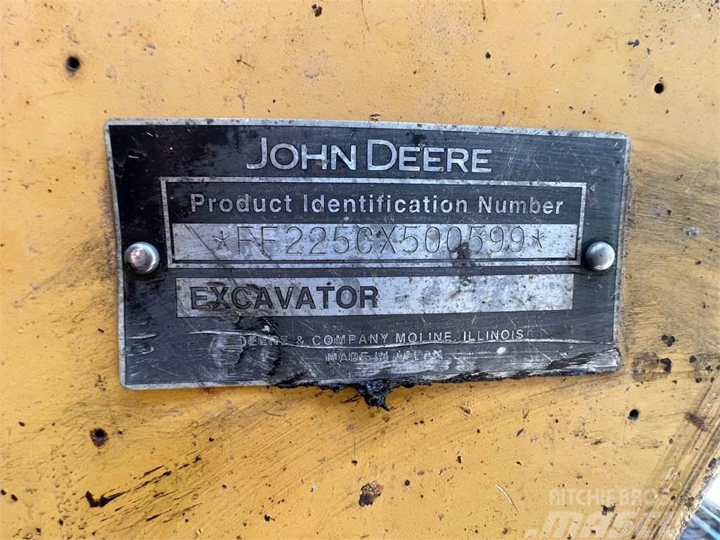 John Deere 225C LC Rupsgraafmachines