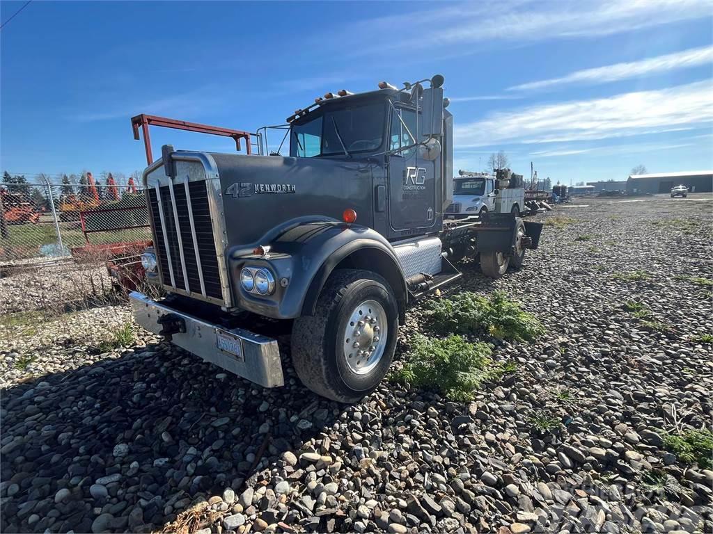 Kenworth W900A Chassis met cabine