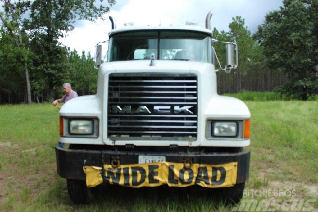 Mack 613 Trekkers