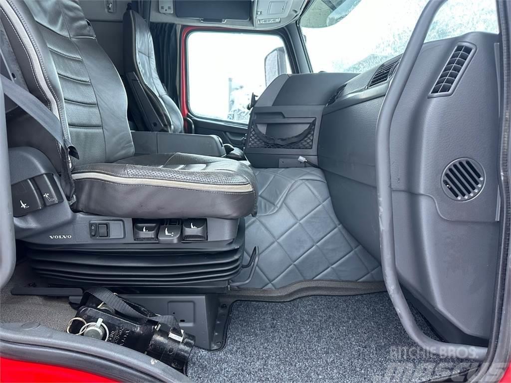 Volvo FM500 8x4 Tridem 420tkm Vlakke laadvloer met kraan