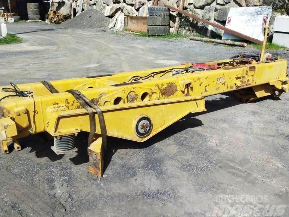 CAT 730 Chassis and suspension
