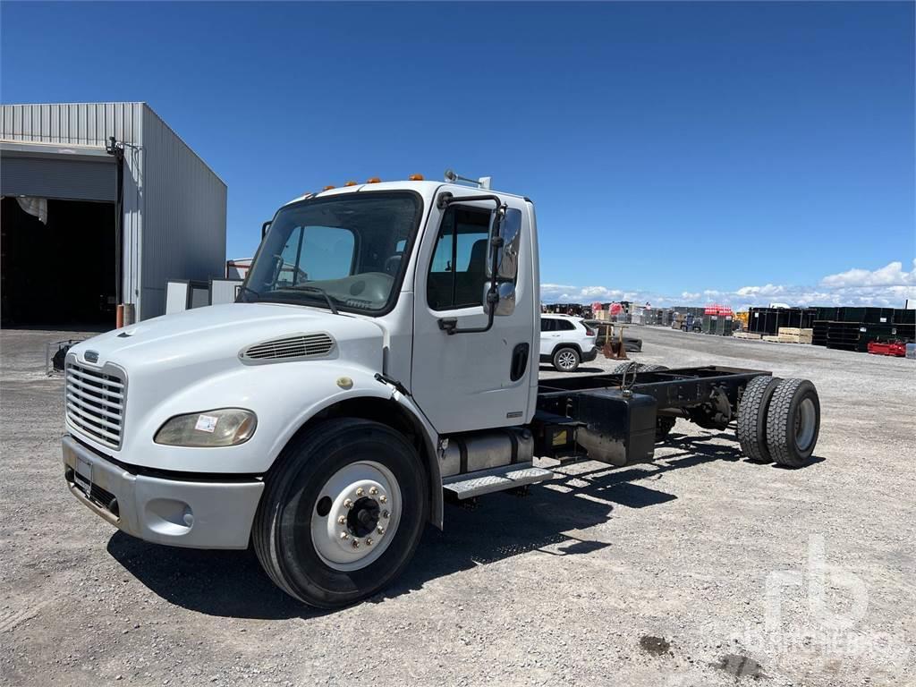 Freightliner M2 106 Chassis met cabine