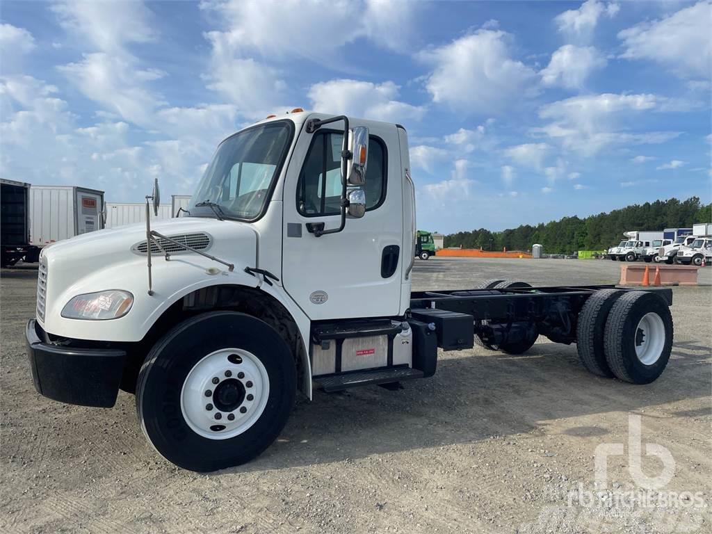 Freightliner M2 106 Chassis met cabine