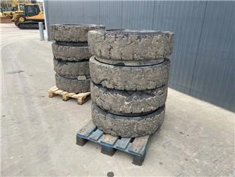  Tyre 10.00 x 20 / 1000 x 20 SOLID TYRES / VOL RUBB