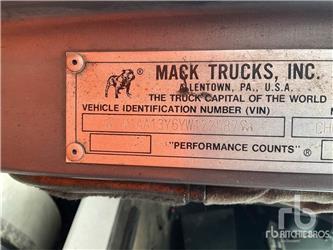 Mack CH613