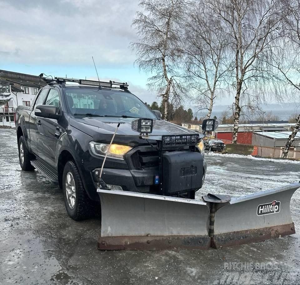 Ford Ranger with snowplow and sandspreader Gesloten bedrijfswagens
