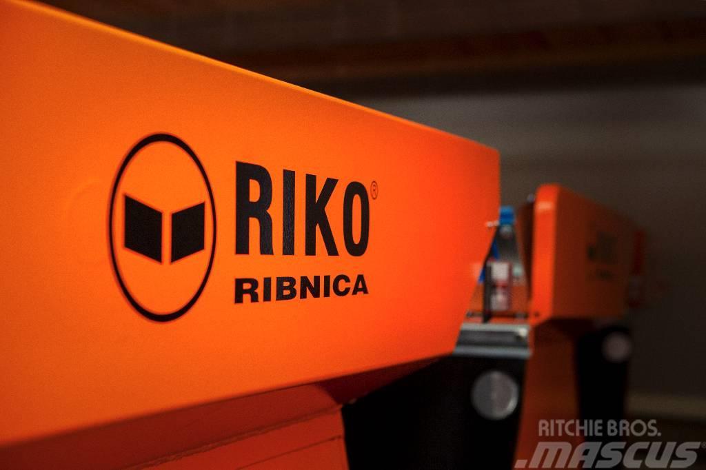 Riko Ribnica Towed Spreader / Streuer / Posipalnik TK/V Zand- en zoutstrooimachines