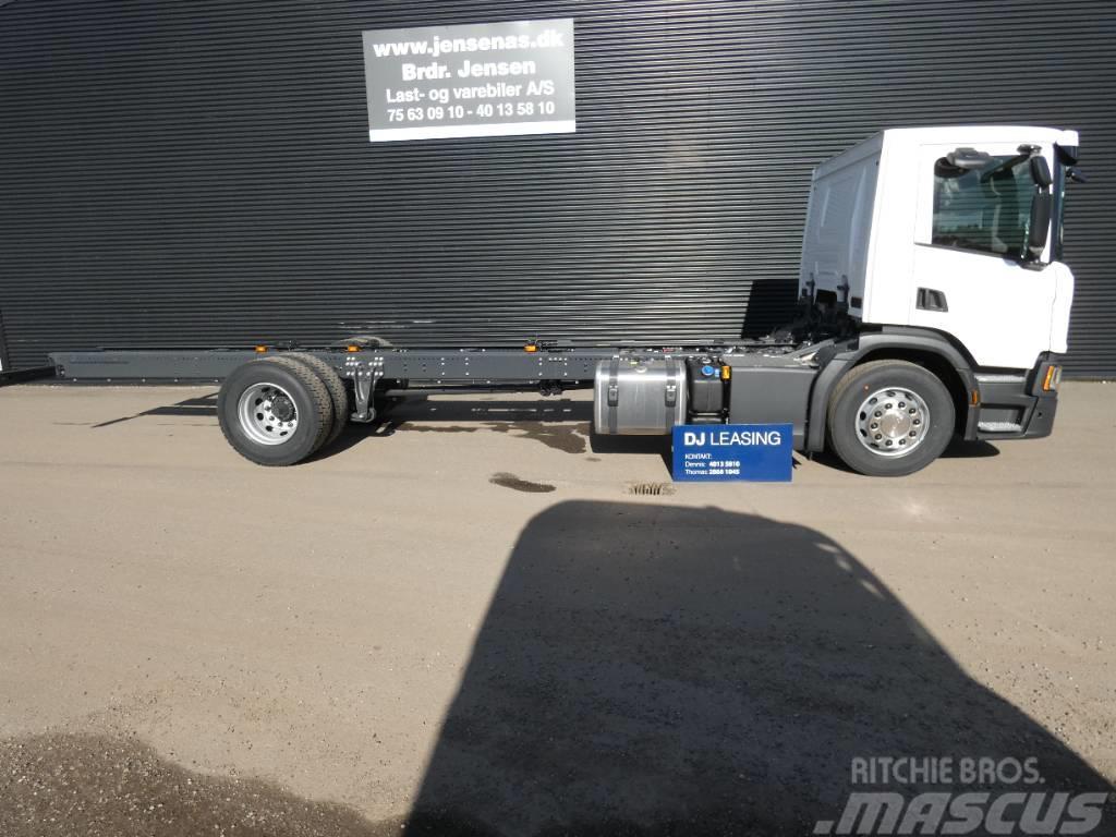 Scania P 220 Chassis met cabine