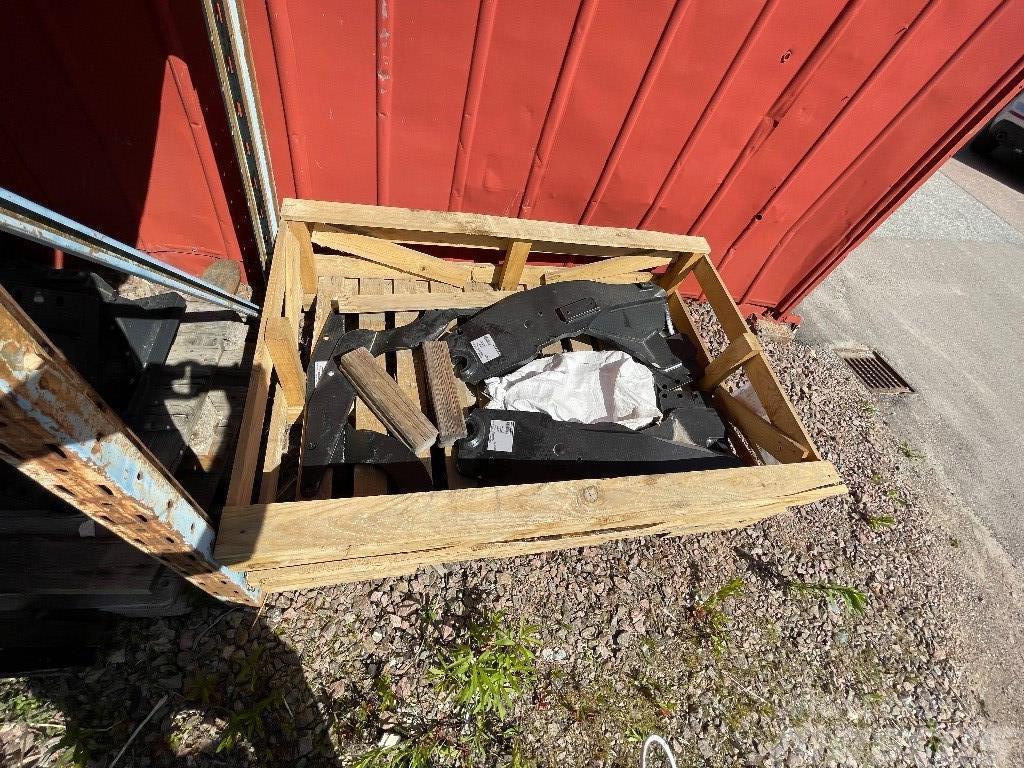 Quicke Ålö Nya lastarfästen till JD 6120-6140 Overige accessoires voor tractoren