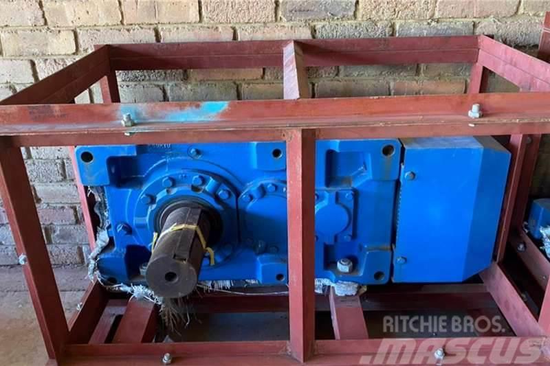 Sumitomo Industrial Gearbox 55kW Ratio 28 to 1 Anders