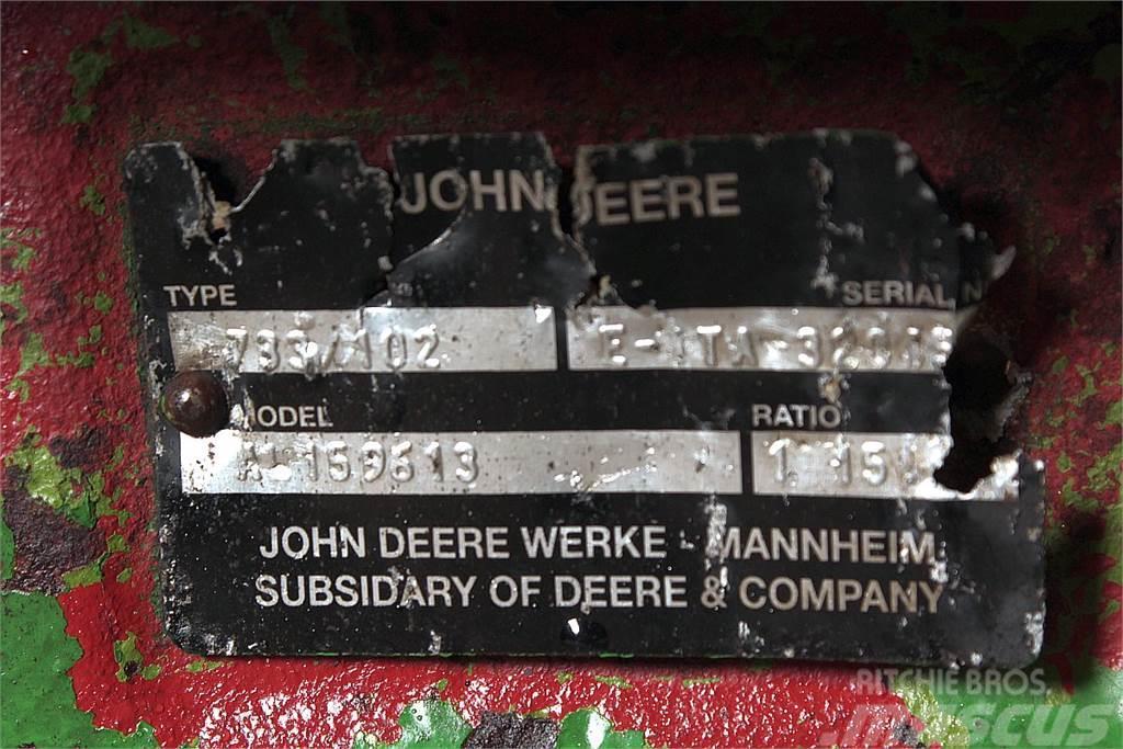 John Deere 6420 Disassembled front axle Transmissie