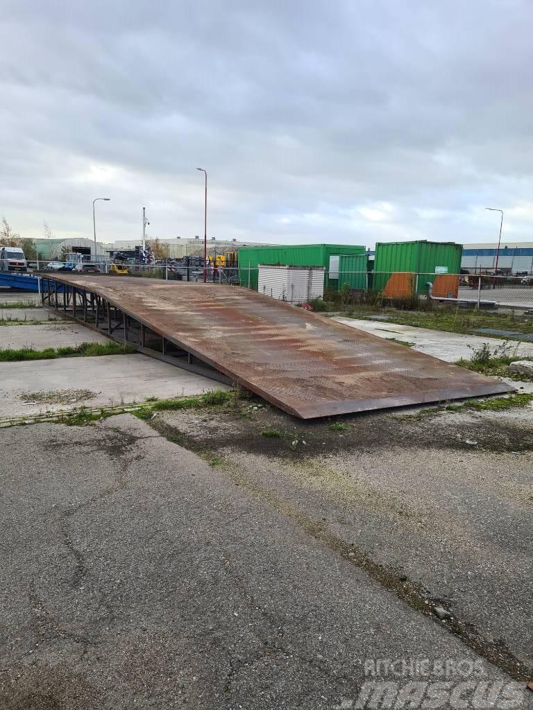  Laadbrug /loadingramp 10 ton 3.50cm breed Oprijbrug