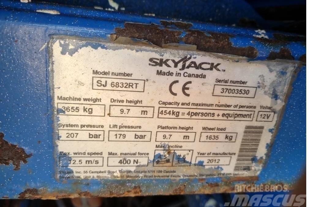 SkyJack SJ 6832 RT Schaarhoogwerkers