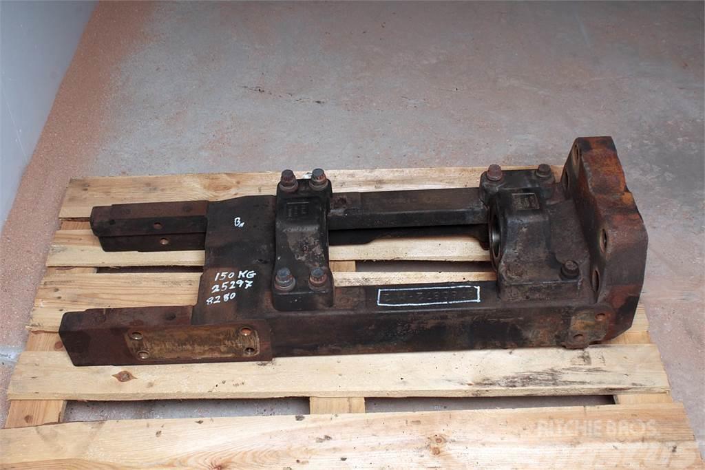 Massey Ferguson 8280 Front axle support Chassis en ophanging