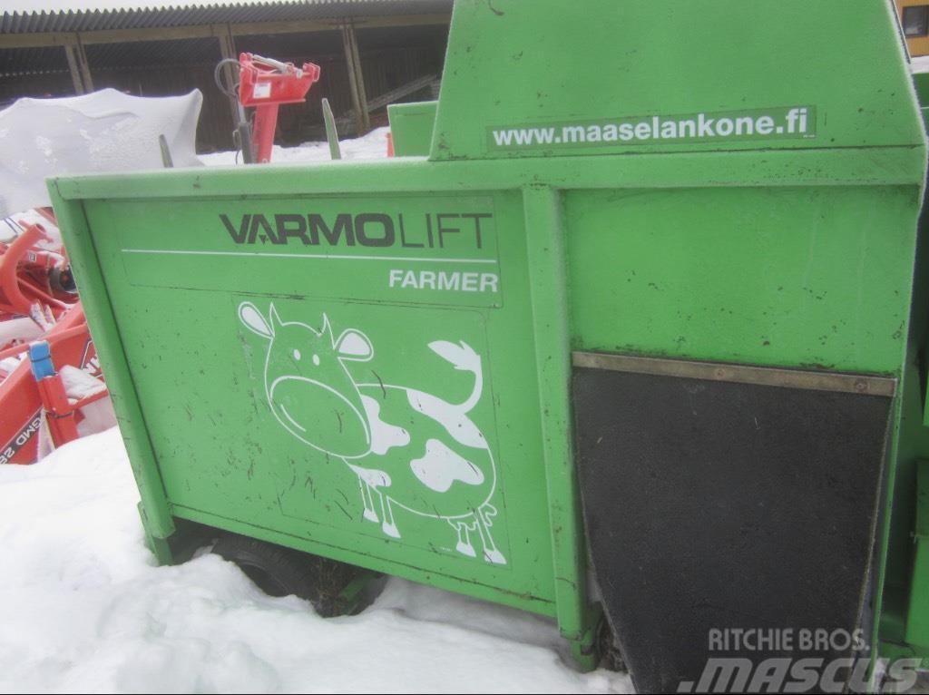 Varmolift Farmer diesel Mengvoedermachines