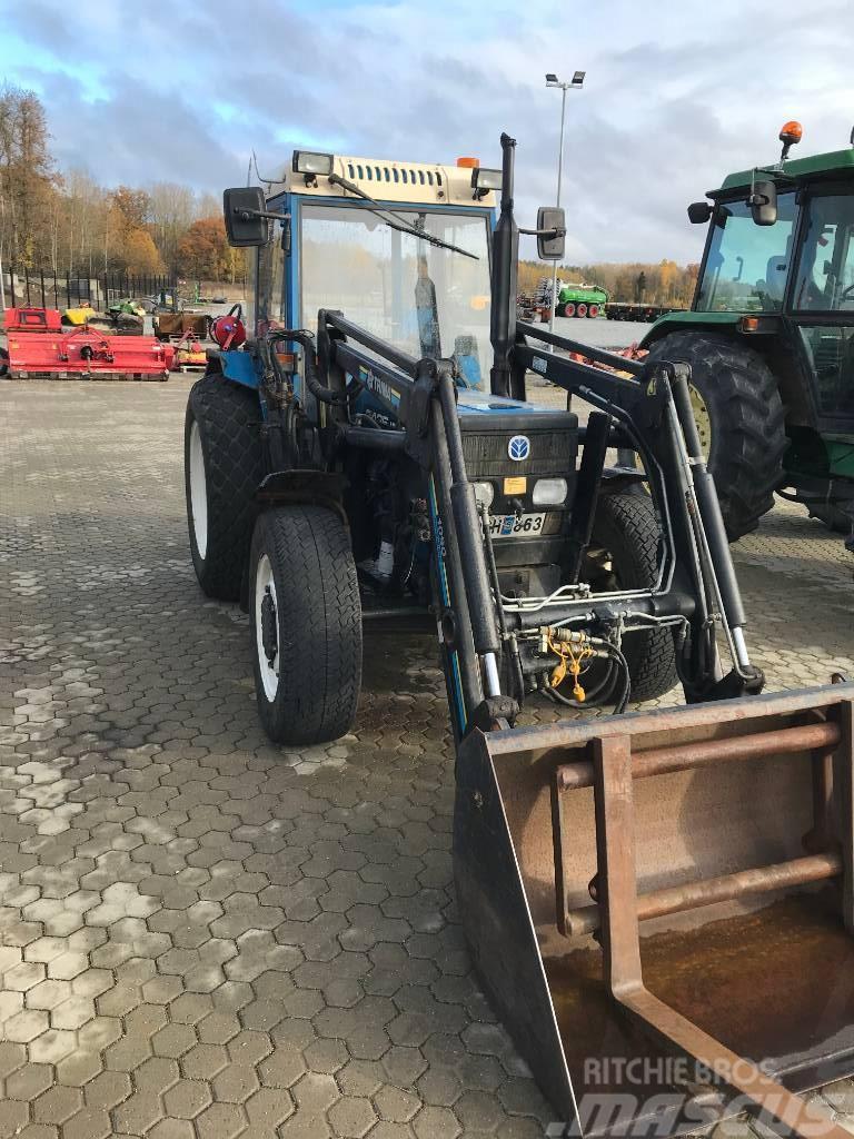New Holland 3435 med snöredskap Tractoren