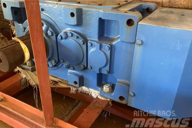 Sumitomo Industrial Gearbox 55kW Ratio 28 to 1 Anders