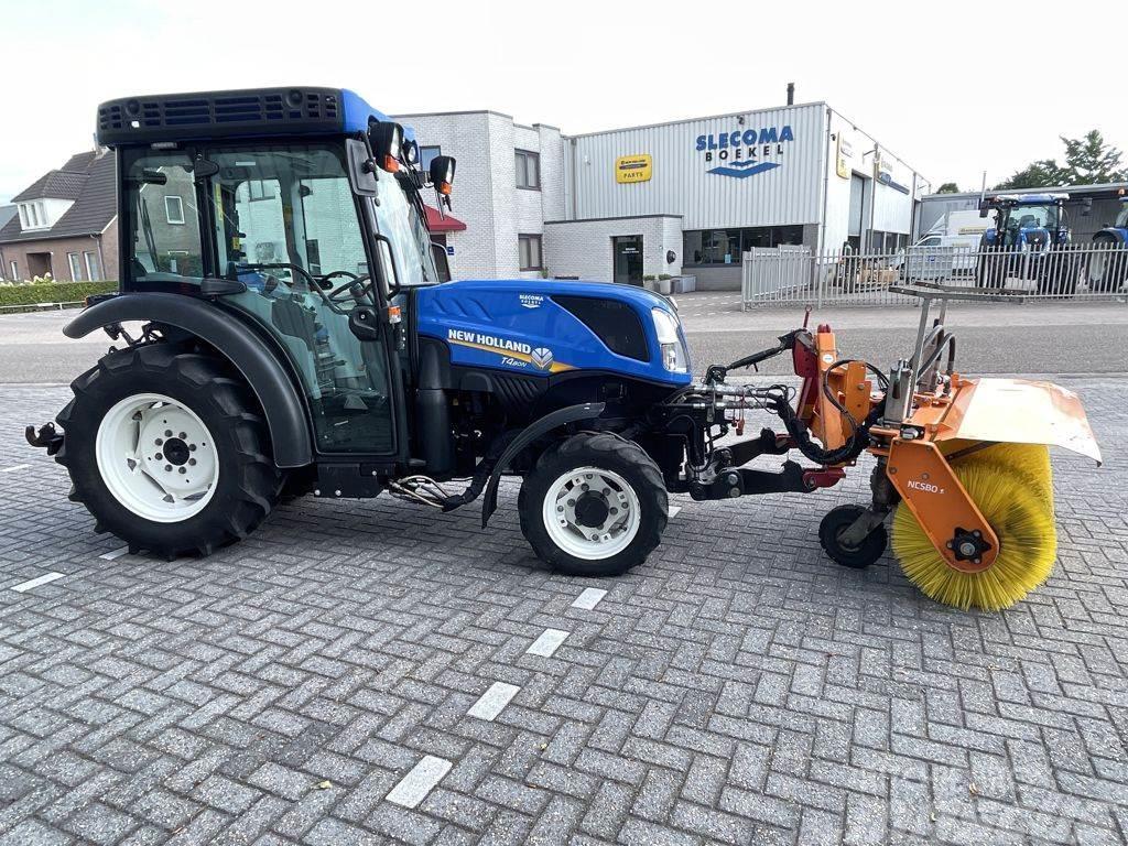 New Holland T4.80N & Sweeper Tractoren