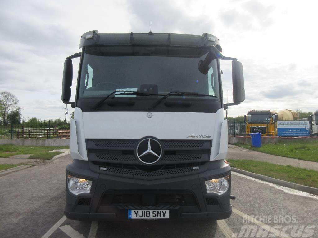Mercedes-Benz Antos 2535 L Vrachtwagen met vlakke laadvloer en lier
