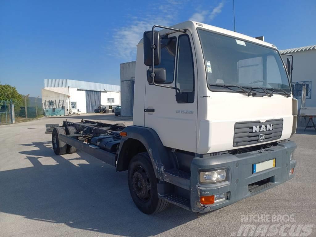 MAN 15.225 Chassis met cabine