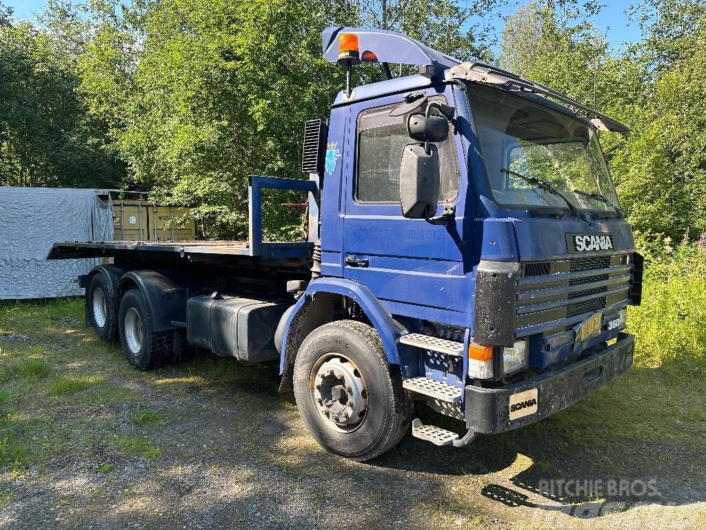 Scania 113 Vrachtwagen met containersysteem