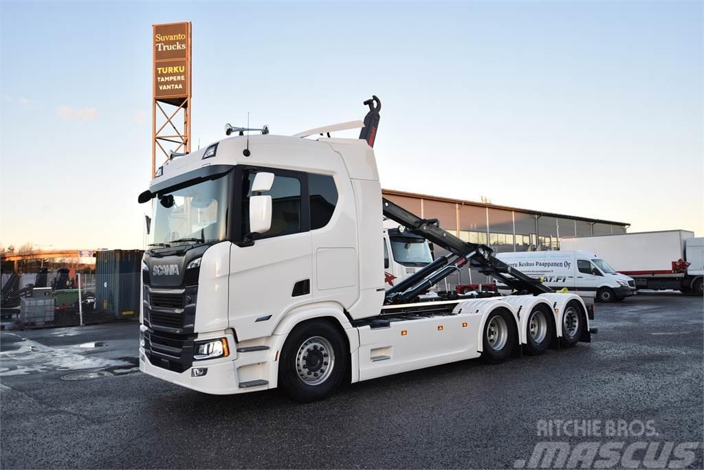 Scania R560 Super 8x4 Vrachtwagen met containersysteem