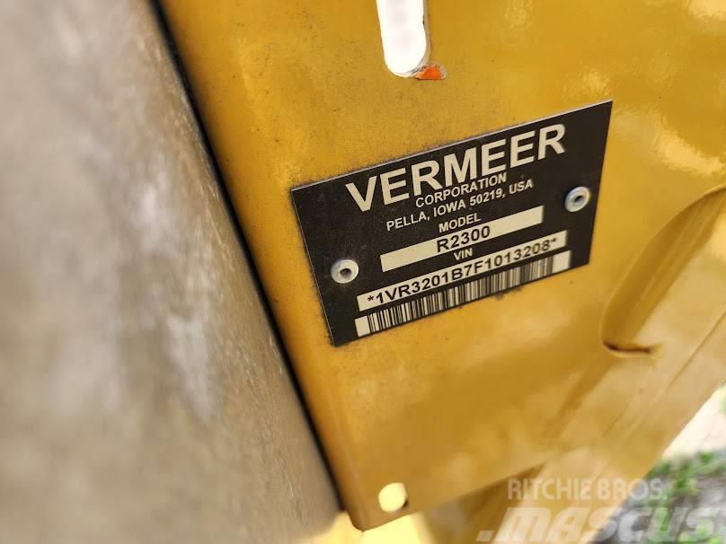 Vermeer R2300 Schudders