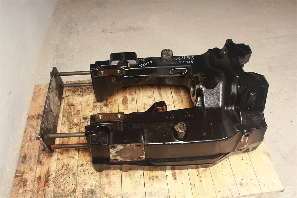 Massey Ferguson 7495 Front axle support Chassis en ophanging