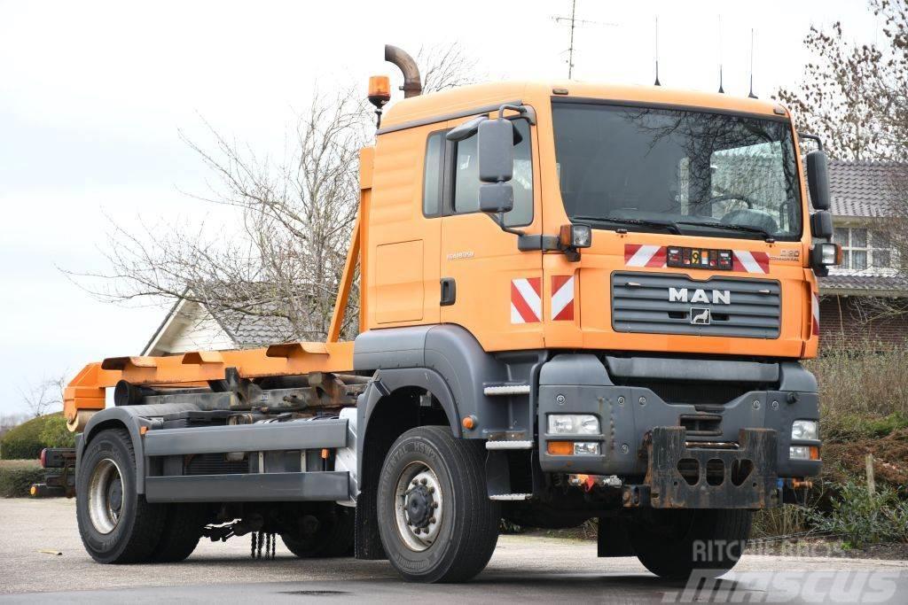 MAN TGA 18.350 4X4 BL HAAKARM/HOOKLIFT/ABROLLER!!KOMMU Vrachtwagen met containersysteem
