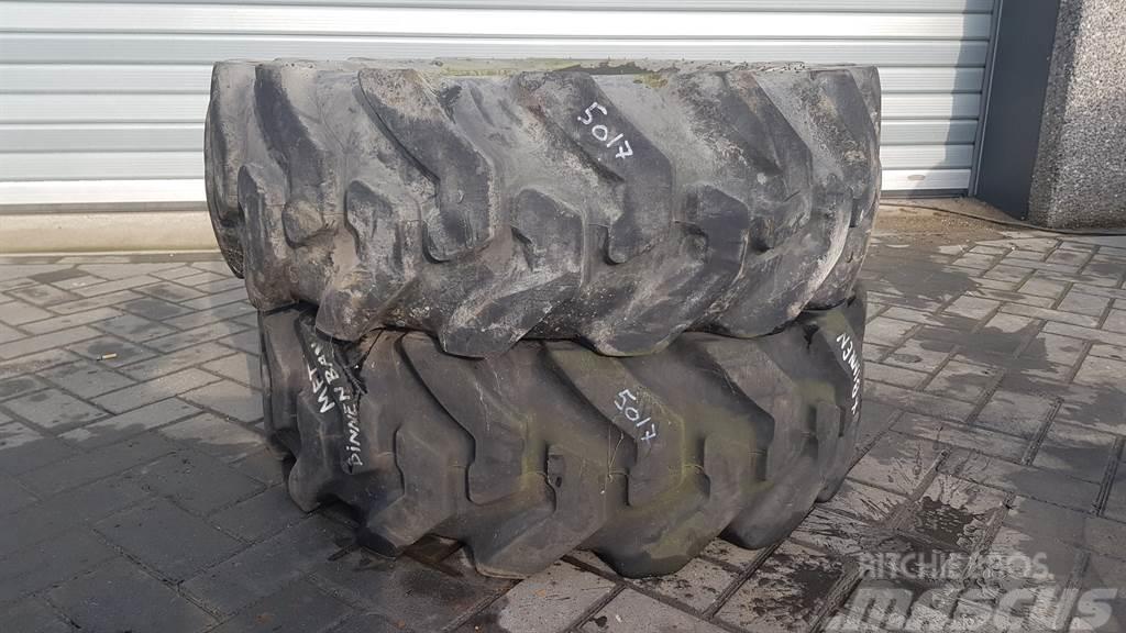 Deestone 12.5/80-18 - Tyre/Reifen/Band Banden, wielen en velgen
