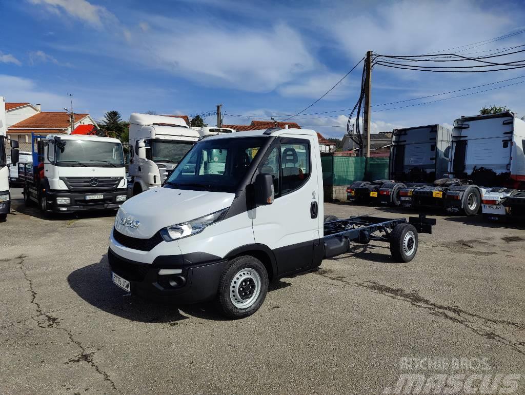 Iveco Daily 35 S 13V Chassis met cabine