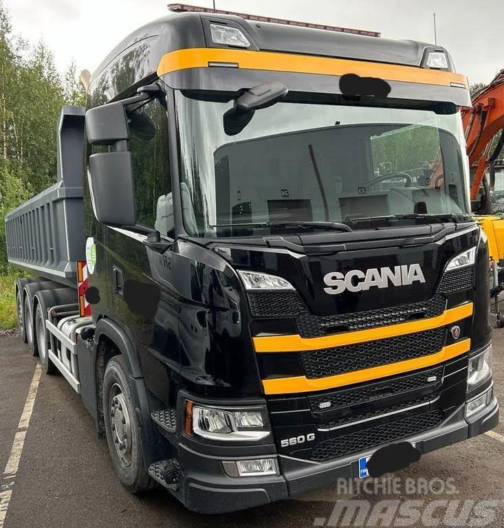 Scania G560 Vrachtwagen met containersysteem