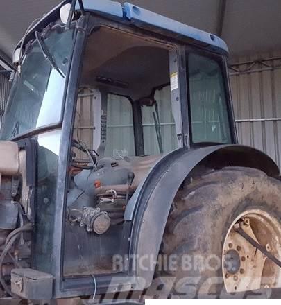 New Holland Cabine New Holland TNF Cabine en interieur