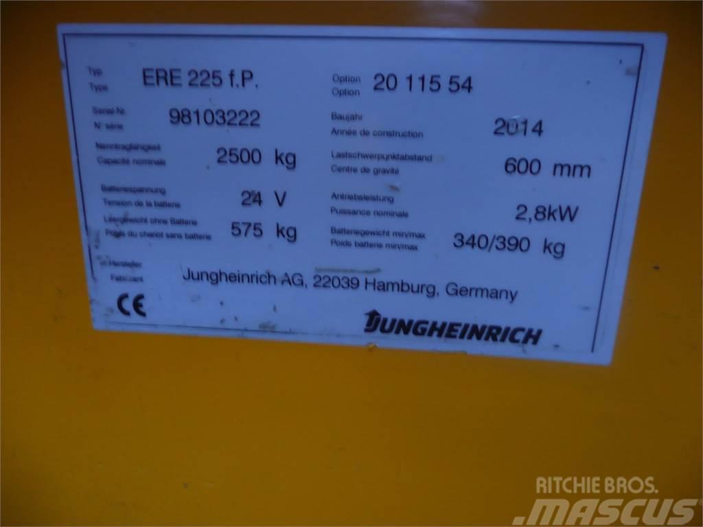 Jungheinrich ERE 225 Pallettruck met meerij platform