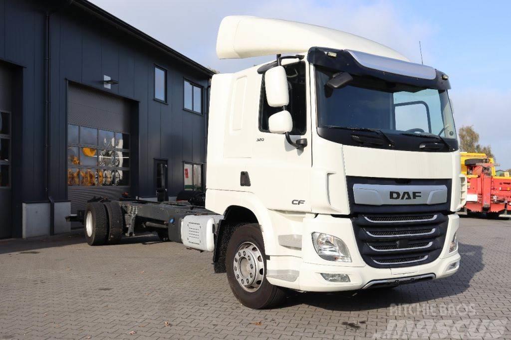 DAF CF 320 4X2 - CHASSIS - 2018 - 316750KM - LAADKLEP Chassis met cabine