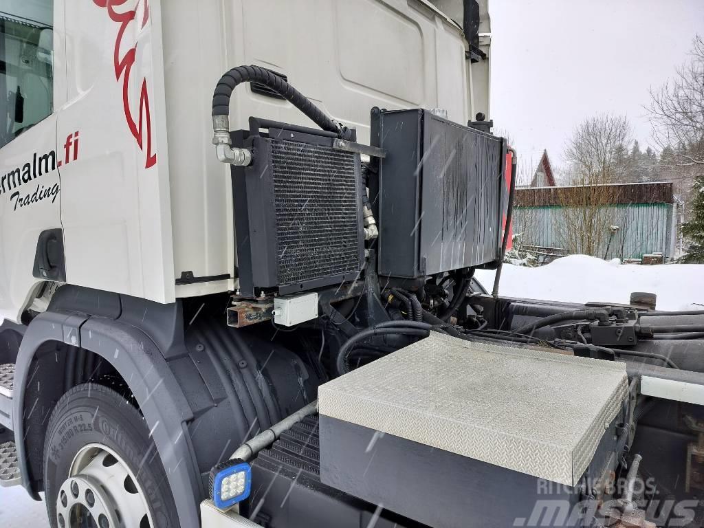 Scania P 400 Vrachtwagen met containersysteem